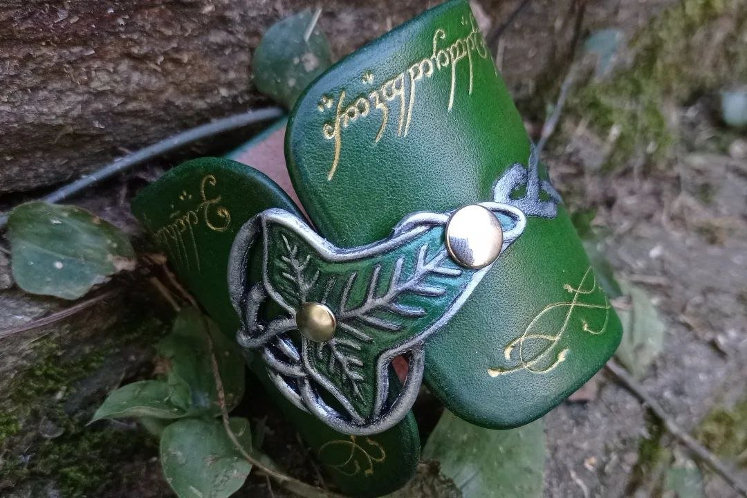 More detailed pic of the Lórien leaf, with the light coming from the opposite side to see better the volumes and colours