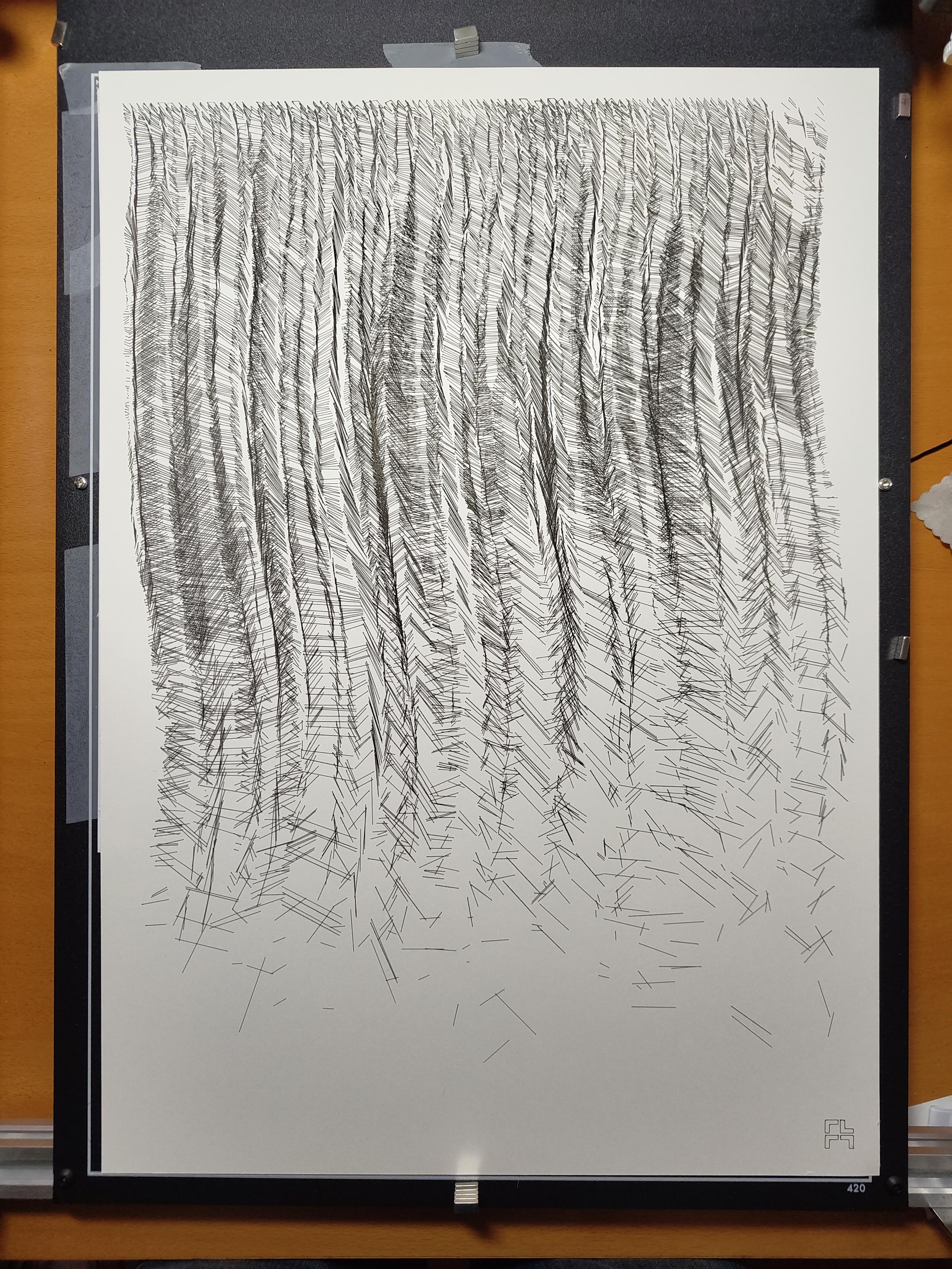 Photo d'un tracé au stylo Rotring avec un traceur, plusieurs colonnes de lignes plus ou moins horizontales, qui parfois se croisent, qui se serrent et s'éloignent et forment une texture