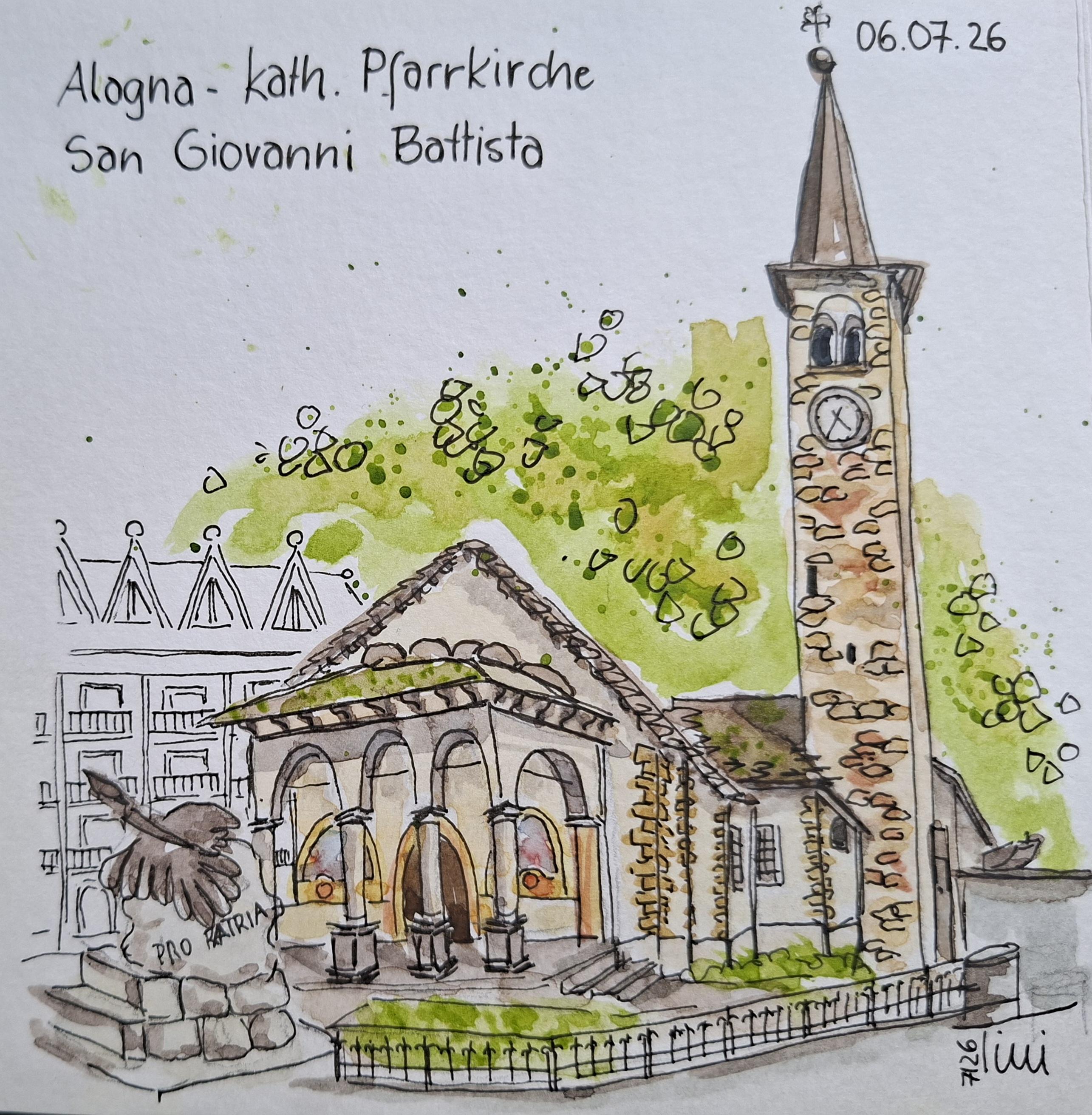 Eine Aquarellzeichnung in der Line-and-Wash Technik zeigt den Blick auf eine Kirche mit offenem Vorraum und einem schmalen, hohen Turm. Vor der Kirche ist eine kleine Wiese und ein Denkmal mit einem großen Vogel. Schräg hinter der Kirche ist ein mehrstöckiges Haus.
Die Zeichnung ist beschriftet mit " Alagna, kath. Pfarrkirche San Giovanni Battista".
