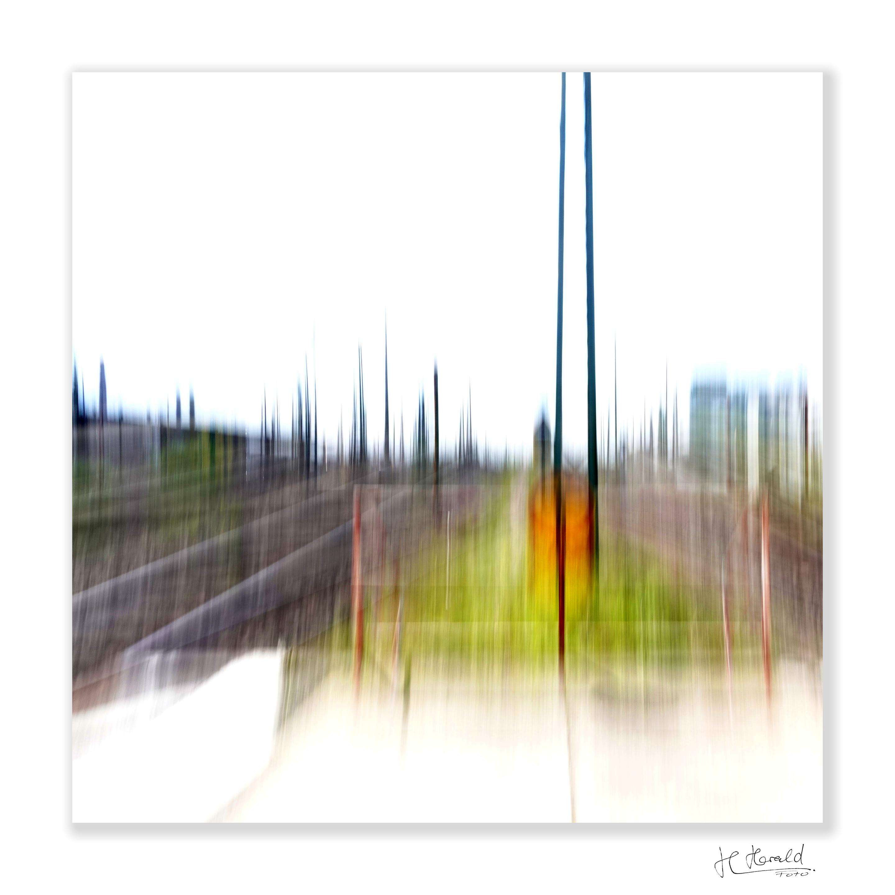 A square image with white frame. The upper half features a white background, interrupted only by two long, dark vertical lines. In addition, numerous shorter lines extend from the centre of the image into the white area above. At the very bottom is also a very light area containing a few pale brown lines and patches. Between the two light areas lies a blurred section with many vertical and diagonal lines, as well as grey, green and orange patches.

This image is protected by copyright and may not be used without my permission – particularly not for AI training purposes.