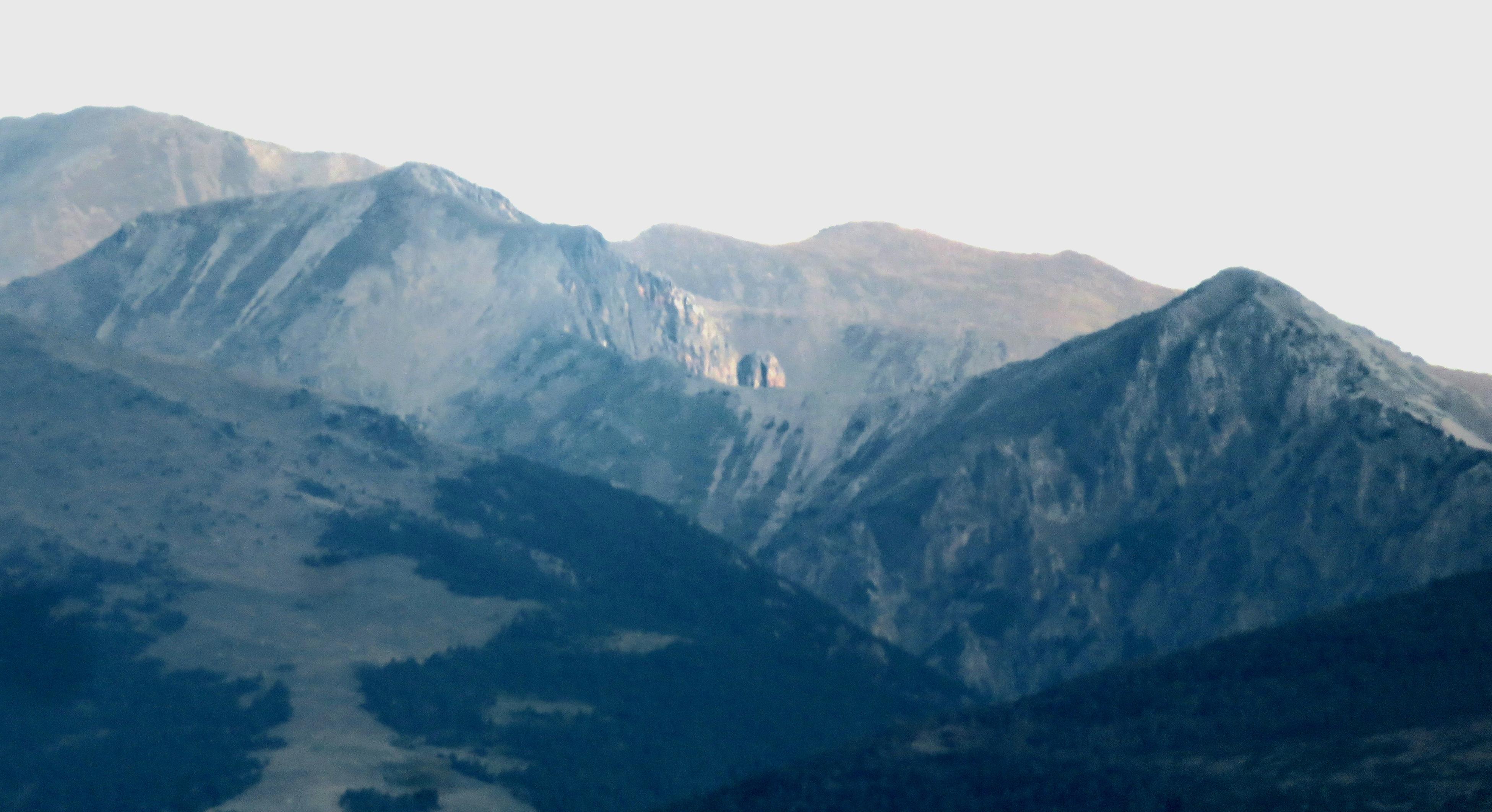 The photograph shows a panoramic view, taken this morning, of the Vallter area in the Eastern Pyrenees with the peaks, among others, of Gra de Fajol, de la Dona i Bastiments.
